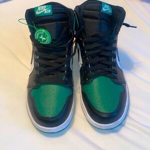 Green,white,and black Jordan 1.Only wore 1 time